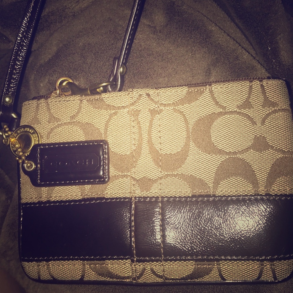 brown coach wristlet